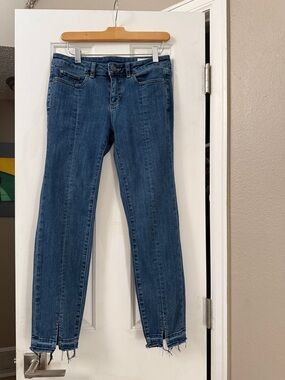 Vince Camuto Split Raw Hem Ankle Jeans with Front Vertical Pleat Size 27 / 4